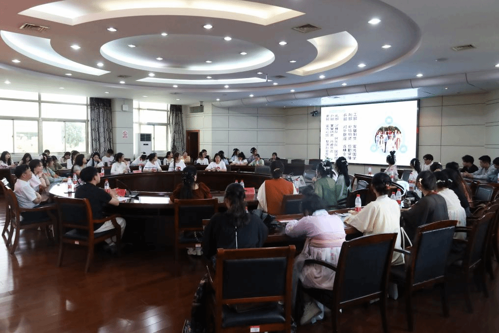 同袍汉服高校行 学校2024花朝节主题活动，融汇传统之美与教育咨询服务